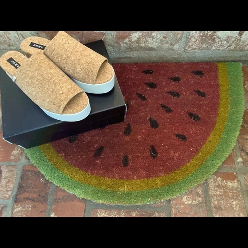 DKNY, new in box! Carli- platform slides👡👡